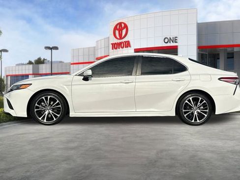 Certified 2020 Toyota Camry SE image 8