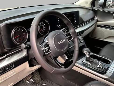 Used 2023 Kia Carnival LX FWD image 17