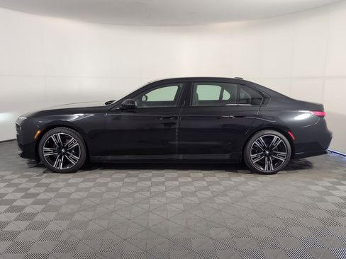 New 2025 BMW i7 xDrive60 w/ Premium Package image 2