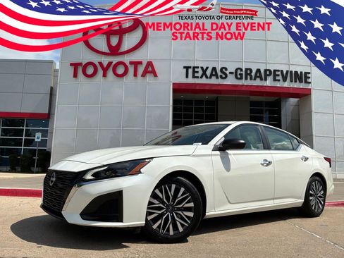 Used 2025 Nissan Altima 2.5 SV FWD image 1