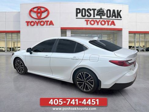 Used 2025 Toyota Camry XLE FWD image 5
