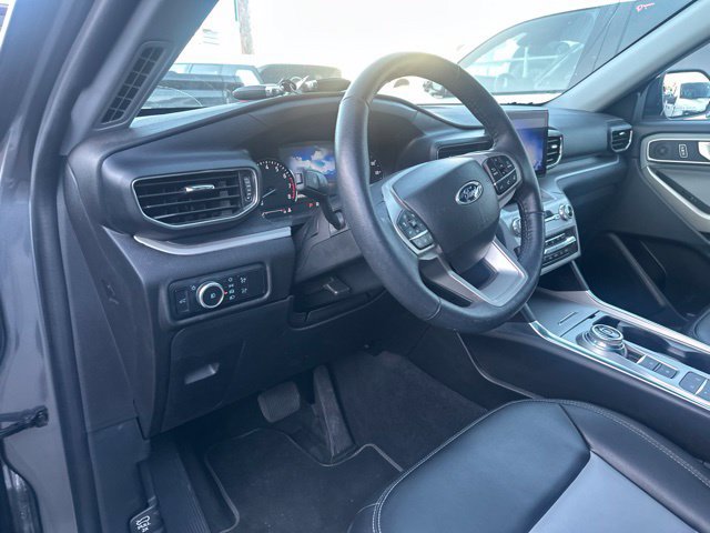 Used 2023 Ford Explorer XLT w/ Equipment Group 202A RWD image 12