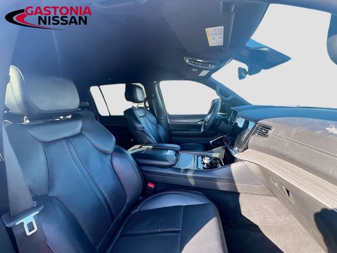 Used 2024 Jeep Wagoneer Series II w/ Flexible Seating Group image 37