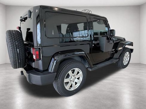 Used 2018 Jeep Wrangler Sahara w/ Connectivity Group AWD/4WD image 8