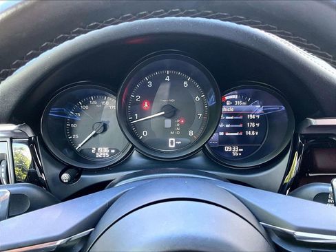 Certified 2023 Porsche Macan AWD/4WD image 25