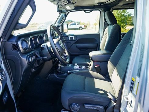 Used 2022 Jeep Gladiator Willys image 7