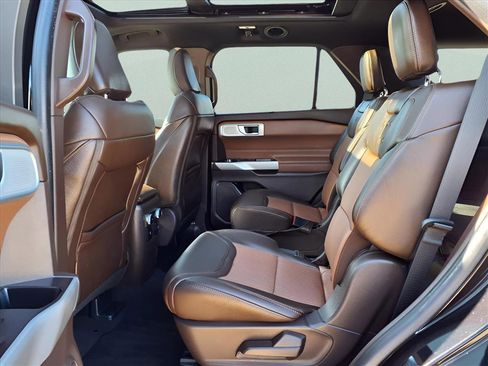 Used 2022 Ford Explorer King Ranch w/ Technology Package image 21