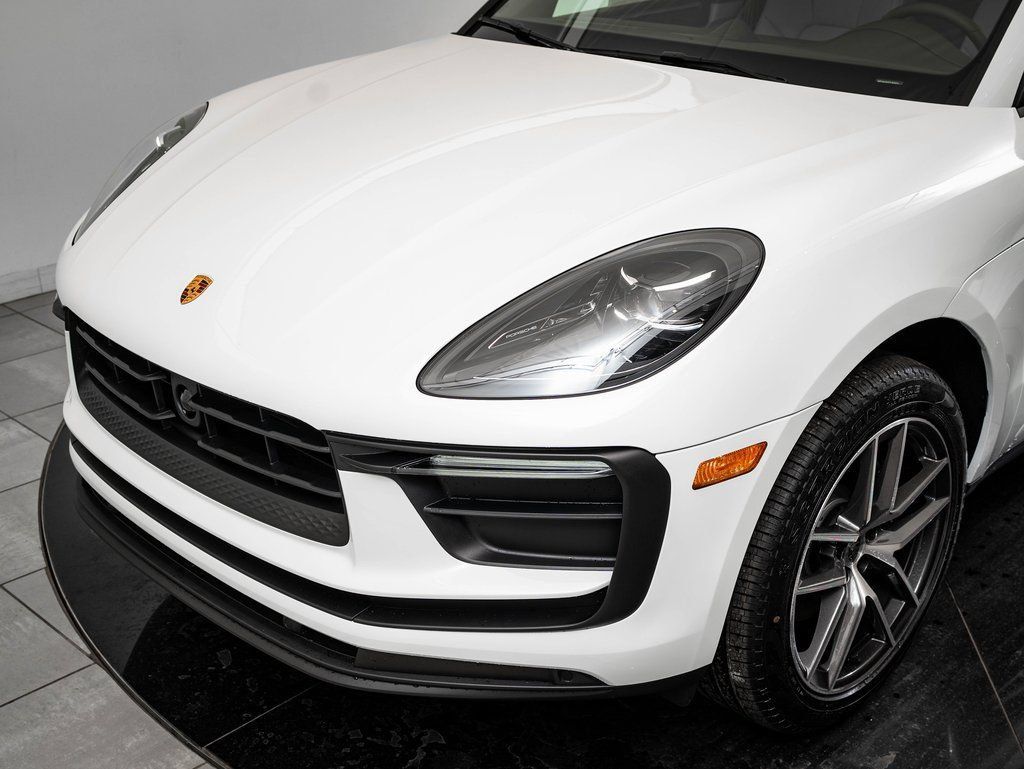 Certified 2026 Porsche Macan AWD/4WD image 12