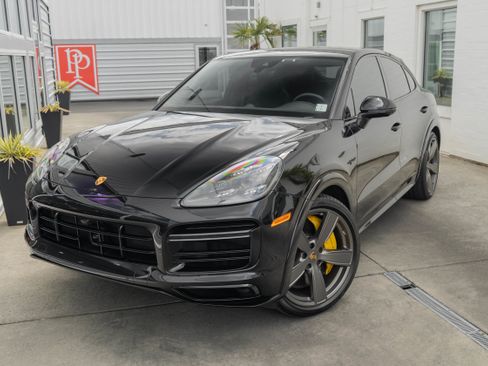 Used 2022 Porsche Cayenne Turbo S AWD/4WD image 3