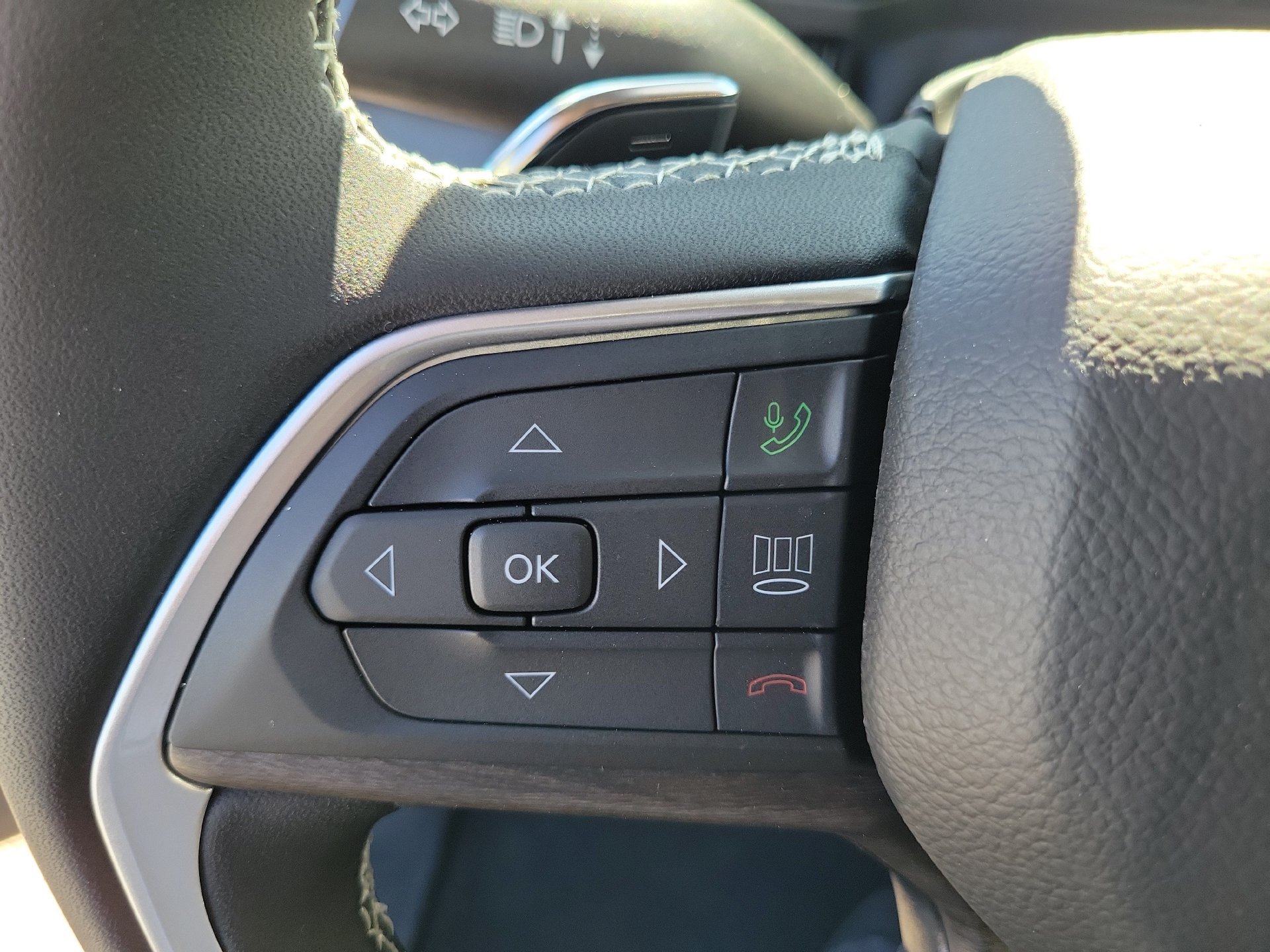New 2026 Jeep Grand Cherokee Altitude RWD image 5
