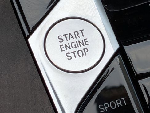 Used 2025 BMW X7 xDrive40i w/ Premium Package image 27