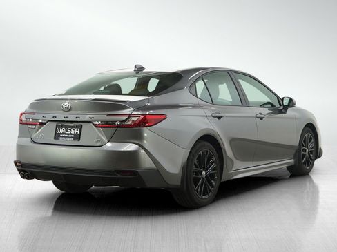 Used 2025 Toyota Camry SE image 5