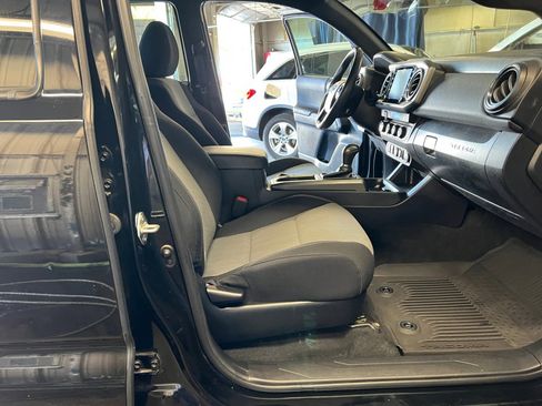 Used 2022 Toyota Tacoma 4x4 Double Cab image 32