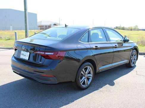 Used 2024 Volkswagen Jetta SE w/ Panoramic Sunroof Package FWD image 18