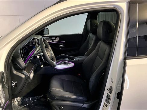 Used 2025 Mercedes-Benz GLS 450 4MATIC image 9