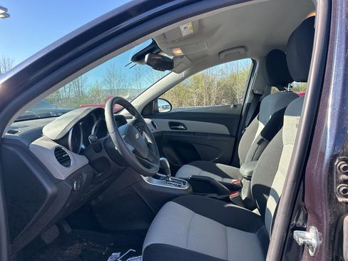 Used 2015 Chevrolet Cruze LS FWD image 8