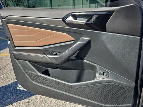 Used 2025 Volkswagen Jetta SEL image 12