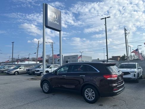 Used 2016 Kia Sorento LX w/ LX Convenience Package image 8