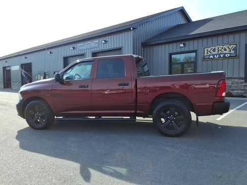 Used 2017 RAM 1500 Express w/ Express Value Package AWD/4WD image 4