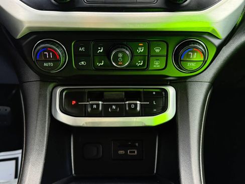 Used 2020 GMC Acadia SLT AWD/4WD image 31