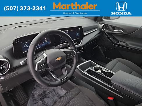 Used 2025 Chevrolet Equinox LT AWD/4WD image 11