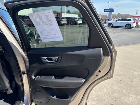 Used 2023 Volvo XC60 B5 Plus w/ Climate Package AWD/4WD image 34