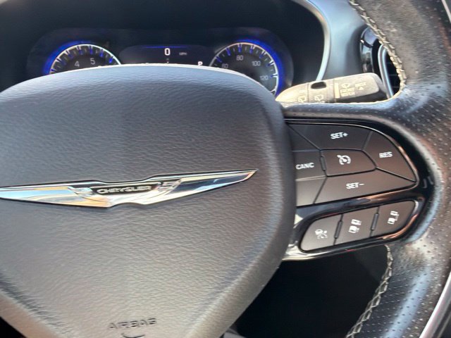 Used 2020 Chrysler Pacifica Limited w/ Advanced Safetytec Group FWD image 12