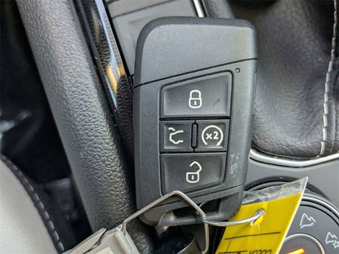 Used 2025 Volkswagen Taos SE image 32