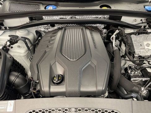 New 2025 Porsche Macan AWD/4WD image 17