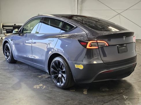 Used 2021 Tesla Model Y Long Range AWD/4WD image 2
