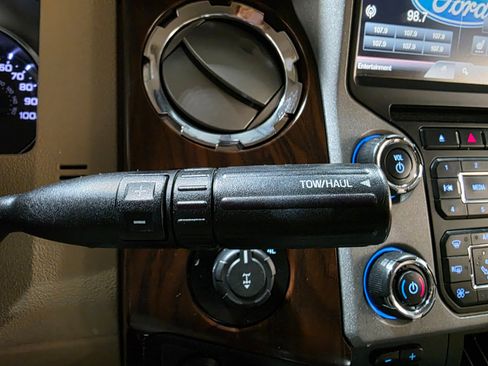 Used 2015 Ford F250 Lariat w/ Lariat Interior Package image 38