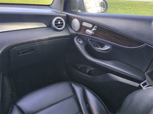 Used 2017 Mercedes-Benz GLC 300 4MATIC w/ Premium 2 Package image 17