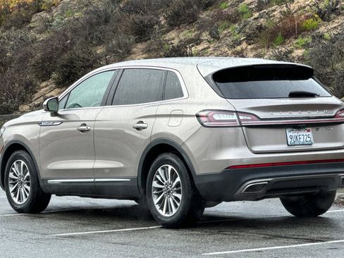 Used 2019 Lincoln Nautilus Select image 6