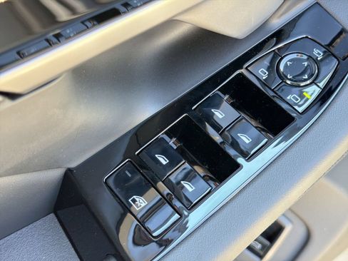 Used 2026 BMW 530i w/ Premium Package RWD image 26