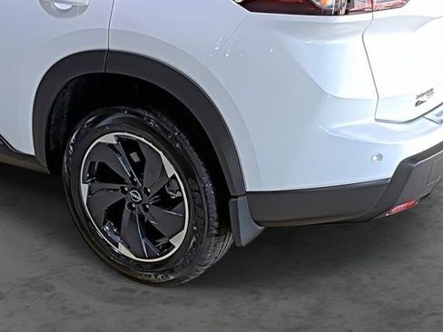 Used 2026 Nissan Rogue SV AWD/4WD image 9