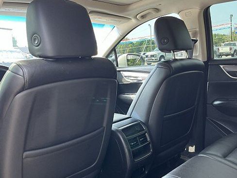 Used 2017 Cadillac XT5 Luxury FWD image 17