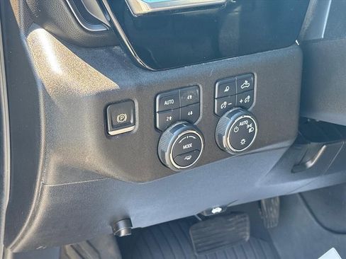 Used 2024 Chevrolet Silverado 1500 LT AWD/4WD image 27