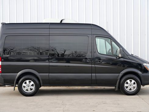 Used 2018 Mercedes-Benz Sprinter 2500 image 41
