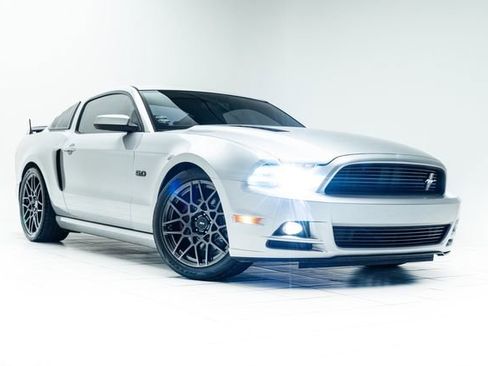 Used 2013 Ford Mustang GT image 5