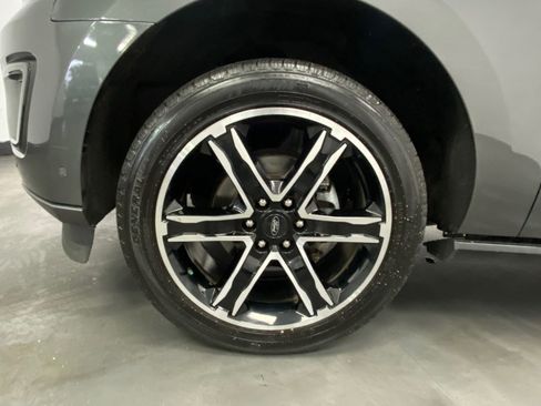 Used 2021 Ford Expedition Max Limited image 19