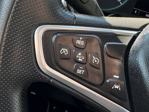 Used 2022 Chevrolet Equinox LS FWD image 25
