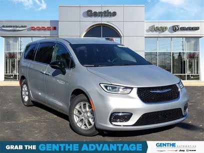New 2026 Chrysler Pacifica Select