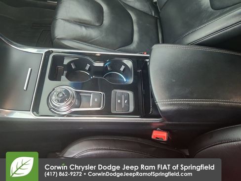 Used 2020 Ford Edge Titanium image 27