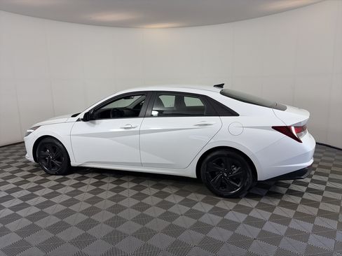 Certified 2022 Hyundai Elantra SEL FWD image 8