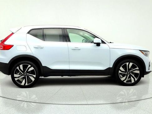 Used 2024 Volvo XC40 B5 Plus w/ Protection Package Premier AWD/4WD image 4