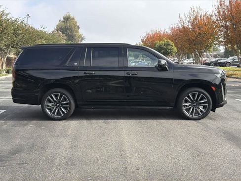 Used 2023 Cadillac Escalade ESV Sport image 3