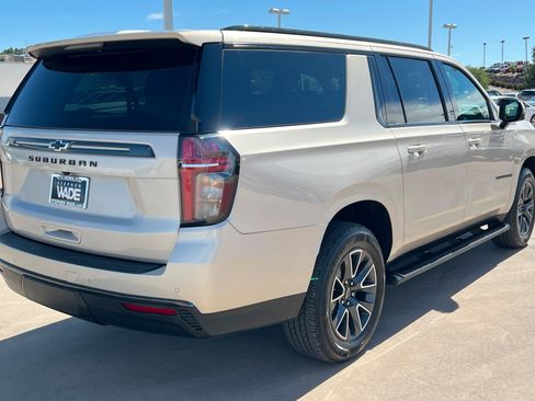 Used 2021 Chevrolet Suburban Z71 w/ Luxury Package AWD/4WD image 5