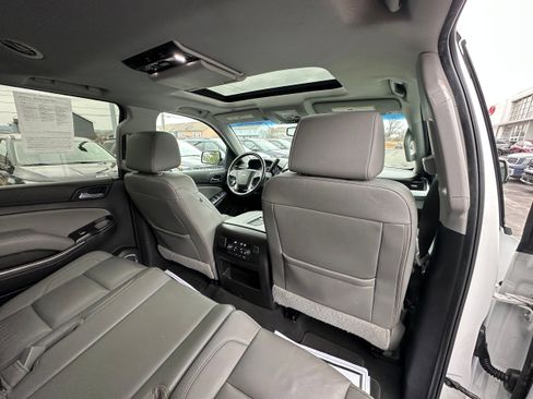 Used 2019 Chevrolet Suburban LT image 19