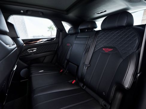 Used 2022 Bentley Bentayga image 29