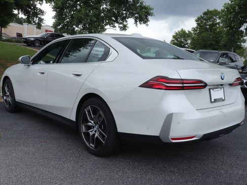 New 2027 BMW 530i RWD image 4